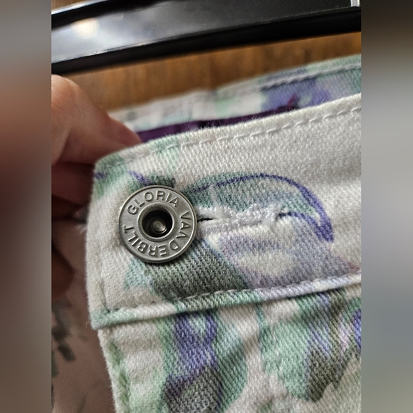 Gloria Vanderbilt Amanda Capri Jeans - Picture 3 of 5